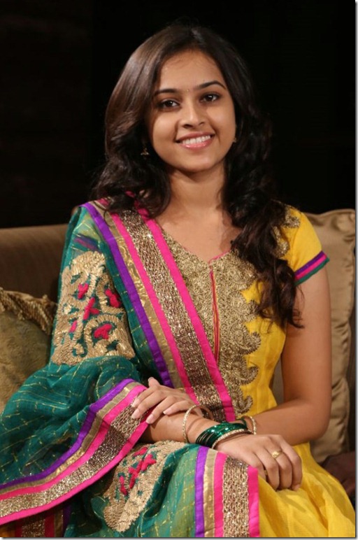 Actress Sri Divya at Varuthapadatha Vaalibar Sangam Press Meet Stills