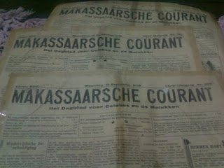 Koran tua pada tahun 1938 di Makassar yang menggunakan bahasa Belanda.
