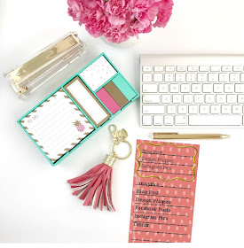 Whether you work from home or just need to get organized, this pretty to do list printable will help you get it all done.  This free printable will help you list the top 3 things to do each day and help get you working from home and making money in no time.