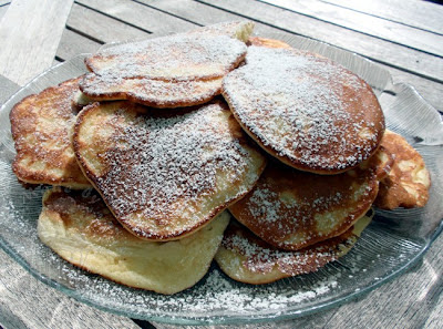 Pfannkuchen mit Aepfeln Pancakes