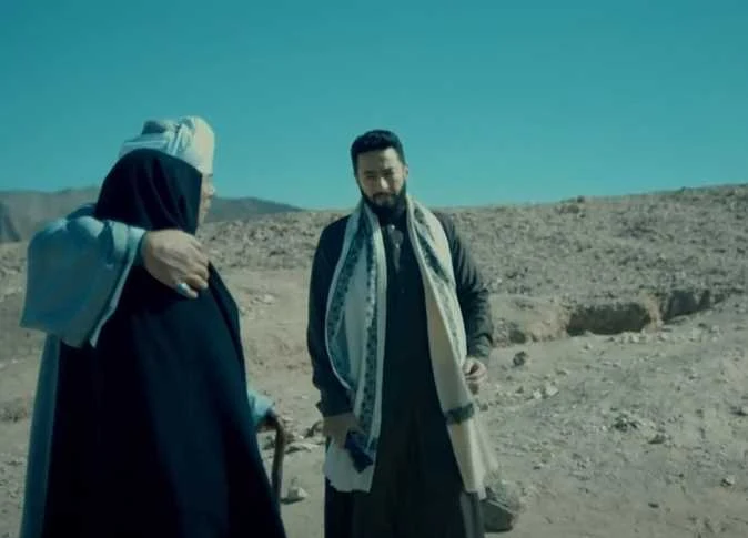 The events of the third episode of “المداح أسطورة العشق ” .. Hamada Helal confronts the jinn in love with Qadah The events of the third episode of المداح أسطورة العشق  series, Legend of Love, starring Hamada Helal, were launched on the MBC Egypt channel, within the Ramadan 2023 series. He is ready to kill someone, but he denies it and tries to evade her to go to his child's room. Rehab feels that his behavior is unnatural and refuses to give him the child on the pretext that he is crying and is still hungry, and fear of Saber's actions appears on her face.    Saber faces the dreams of the jinn trying to control Hassan, Al-Madah's brother  Dreams of “Rania Farid Shawqi” are trying to lure Hassan to invest in the Hime Group, “Mohammed Riyad” to be under his control, who explained in previous episodes that he wants to harm “Saber” and exploit his relatives without his knowledge, so that he asked Saber’s sister, Heba, “Hala Al-Saeed.” Who works with him in the same company to take charge of the tomb they found in the old house and go there to discover the secret.    Amina's brother goes to the cave to chase the jinn who is in love with his sister  In addition, Jamal “Muhammad Mahran”, Amina’s fiancé, “Salma Abu Dhaif,” went to her brother Hamza, “Ahmed Kishk,” and asked him to go to the cave inhabited by goblins and jinn with him to discover the cause of the harm that “Amina” was subjected to, and he tries to save her. Indeed, “Jamal” enters to search for her, and he appears behind him. A jinn embodied in the image of Hamza "Ahmed Kishk" tries to get rid of him, but he escapes, loses his mind from the shock, and suffers severe convulsions that make him unconscious.    The Stars of المداح أسطورة العشق  series  المداح أسطورة العشق Series 3, starring Heba Magdy, Yousra El-Lawzy, Khaled Zaki, Mohamed Riyad, Rania Farid Shawky, Lucy, Khaled Sarhan, Abdel Aziz Makhyoun, Ahmed Maher, Donia Abdel Aziz, Hanan Suleiman, Tamer Shaltout, Sobhi Khalil, written by Amin Gamal, directed by Ahmed Samir Faraj.      His brother's wife, Hassan  Saber goes to his brother Hassan's house, heading to Ahlam - Rania Farid Shawky - in a state of intense anger, to inquire from her about her intention when she told him that his child "Ezz" is not from his loins, but he did not find an answer because of Hassan's presence between them, and "Saber" feels that danger surrounded him from every He came and asked Issam al-Saqa to travel to Lebanon to meet Prince Abdelaziz Makhyoun so that he would help him as he promised, and tell him that he wanted to protect him from the danger that surrounds him, and tell him that they want to harm you and get rid of you, to tell him that he opened the door to the end and that he became one of the leaders of the war and he had a reputation among The jinn, after what he did with his king and majesty, and asked him to focus on getting rid of the filth of the strongest jinn that entered his house in the cave, and told him that his son had a great evil behind him, and there might be a great curse behind him, so that a car he was traveling in with the prince would overturn and the latter would disappear.