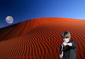 Wallpaper of Justin Bieber photo wallpaper Justin Bieber in Concert in classic Red Moon Desert background for the fans