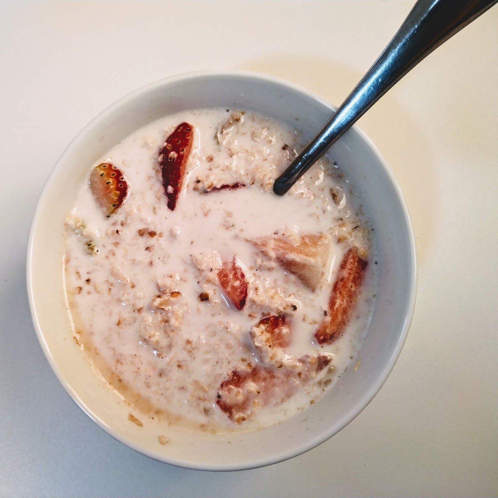 Gachas de avena con fresas y nueces