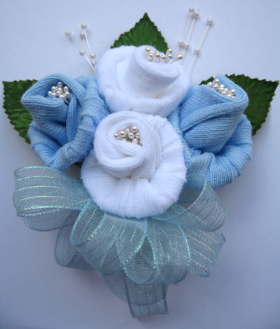 Makeababy on How To Make A Baby Shower Corsage With Socks Pictures 3