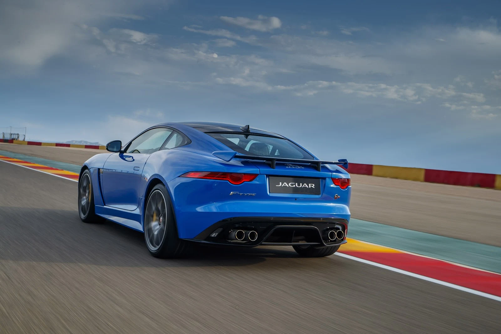 Đánh giá xe Jaguar F-Type SVR 2017