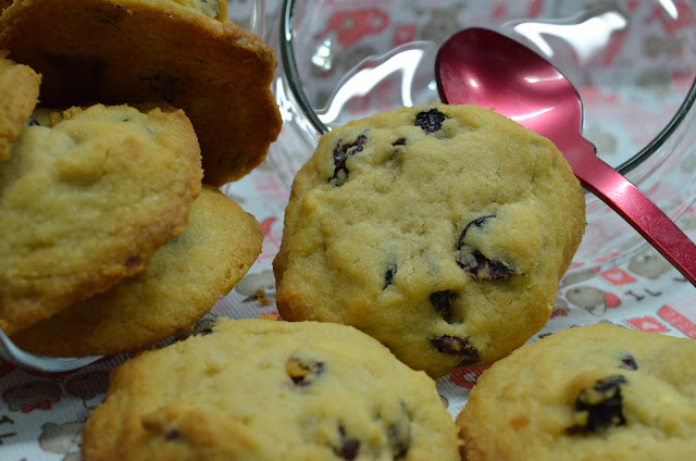 Galletas de chocolate blanco y arándanos