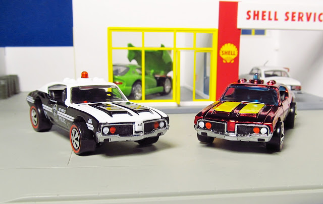 hot wheels oldsmobile 442 police fire red line club vintage neo
