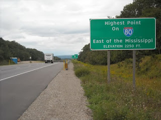 http://www.blackhollywoodreports.com/2016/11/make-america-great-again-billboard-is-on-a-billboard-in-mississippi-Racism-Billboard-in-mississppi-For-Freedom-Web-pays-for-recists-billbroad.html