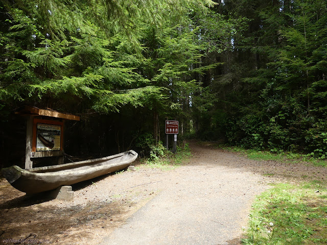 dug out canoe with more details than other sorts