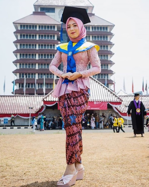 model hijab wisuda untuk pipi tembem terbaru