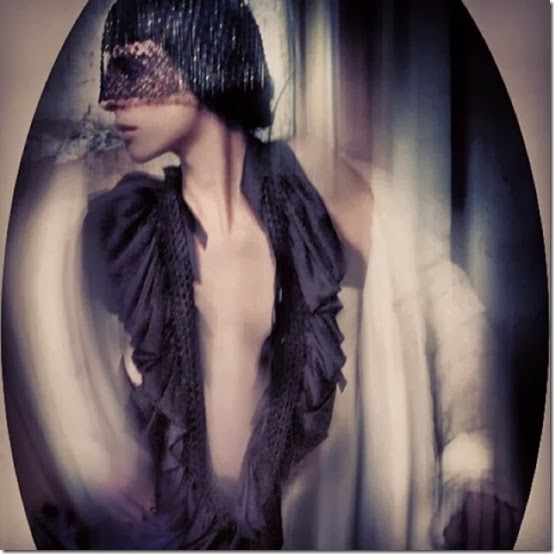ozartsetc_isabella-blow_fashion-galore_nick-knight_book_fashion-photography_00-e1383870915450