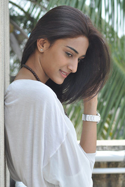 South Indian Actress Erica Fernandes Hd Wallpaper