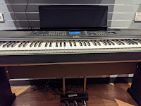 Yamaha DGX-670 piano