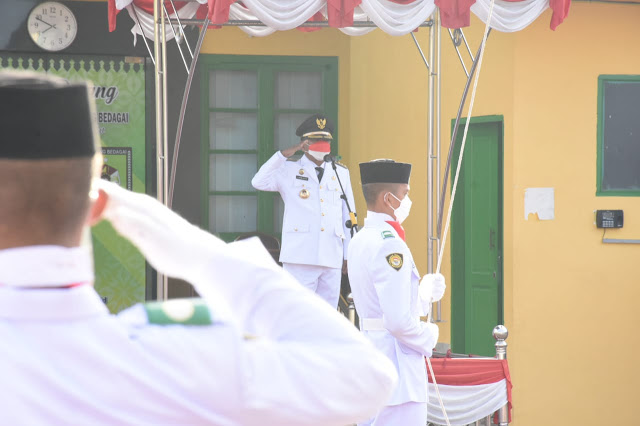 Bupati Sergai Pimpin Upacara Peringatan Detik-Detik Proklamasi ke-76 Kemerdekaan RI Yang Berlangsung Khidmat