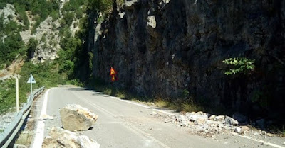 ΠΤΩΣΕΙΣ ΒΡΑΧΩΝ ΣΤΟΝ ΑΞΟΝΑ ΘΟΥΡΙΑ-ΠΟΛΙΑΝΗ