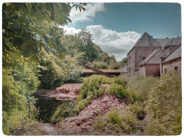 Landgoed Sevenaer, Zevenaar (NL), photo by Robert van der Kroft, June 2016. HDR shot made with HDR Fusion on iPhone.