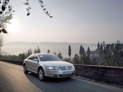 2002 Volkswagen Phaeton. 2003 Volkswagen Phaeton V10