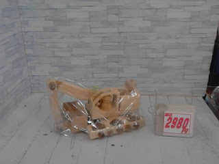 中古品　木製ショベルカー　2980円