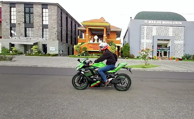 posisi duduk zx25r