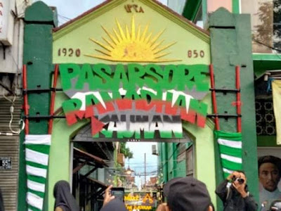 Pintu masuk pasar tiban kauman yogyakarta