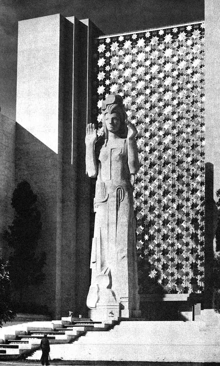 a photograph of a giant statue with a starburst screen at the 1939 Worlds Fair in San Fancisco