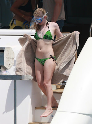 Avril Lavigne candid shot wearing sexy green bikini and snorkelling equipment at yatch in Mexico - picture 1