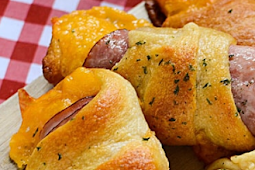 Ham And Cheddar Crescent Roll-Ups