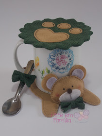 tapetes para canecas e xícaras (mug rug) em formato de bichinhos. Confeccionado em feltro. Urso.