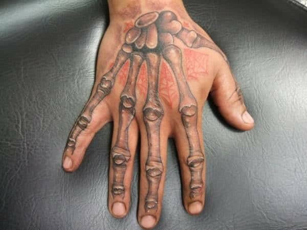 34 tatuagens masculinas para as mãos