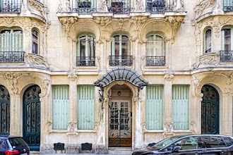 Paris : Immeuble Les Arums, Art Nouveau flamboyant dans le quartier de l'Ecole Militaire au 33 rue du Champ de Mars  - VIIème