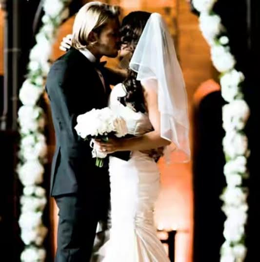 Former Man U footballer's marriage packs up after just four months