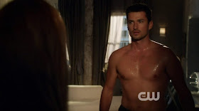 Wes Brown Shirtless in 90210 s5e06