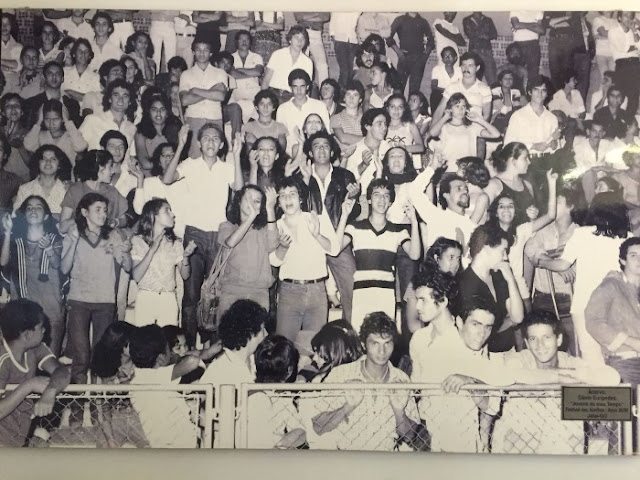 Foto do público no ginásio de Jataí-GO no final dos anos 70