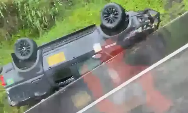 Caminhonete da Força Nacional capota na Régis Bittencourt no Vale do Ribeira
