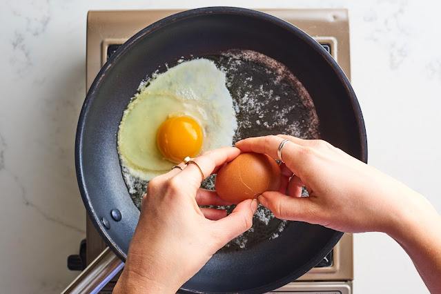 When Vinegar is Added to Boiled Eggs, This is What Occurs