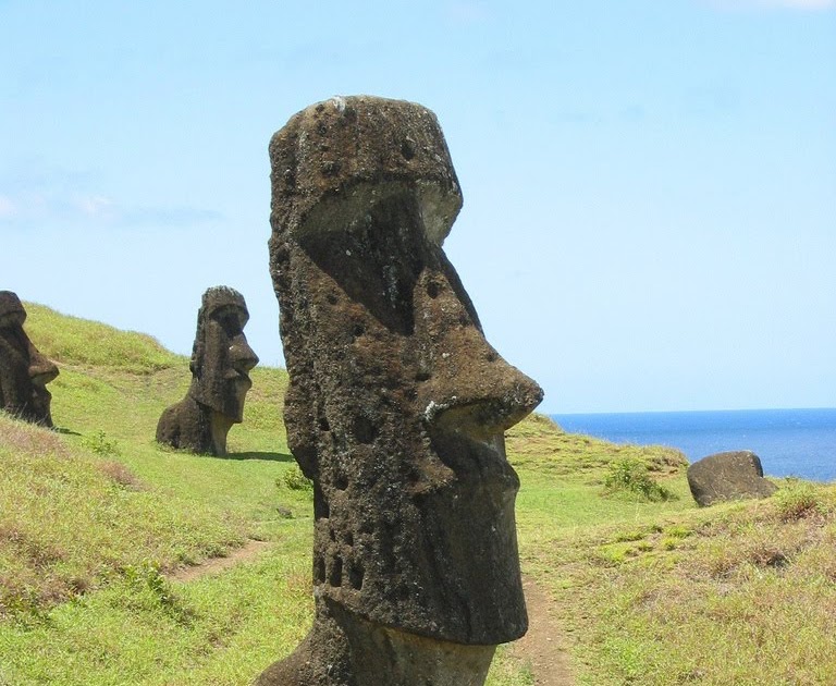 Misteri Patung Moai di pulau Paskah - Chili