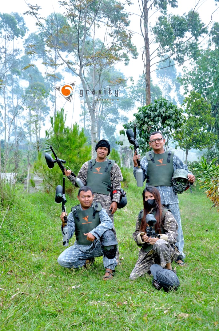 Peralatan Paintball Pangalengan Bandung Peralatan mutlak yang diperlukan: 1. Paintball marker alias paintball gun adalah "senjata" alias peralatan yang paling utama. Senjata untuk permainan ini mempunyai loader / hopper yang adalah tempat / wadah peluru cat dan suatu  tabung gas bertekanan tinggi kurang lebih 4500 Psi.