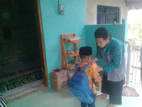 MENGAGUNGKAN ILMU DAN AHLI ILMU