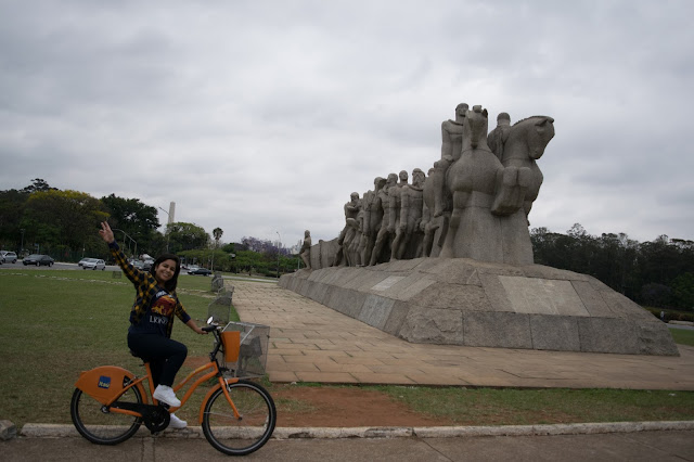 parque ibirapuera monumento a bandeira bike