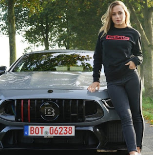 Sophia Florsch posing for picture with car