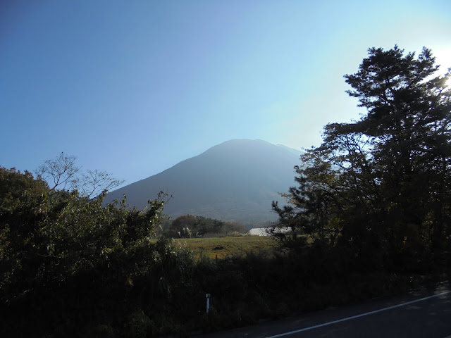 大山牧場の牧草地の風景