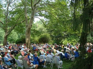 Spectators_at_Conrad_Weiser_Homestead