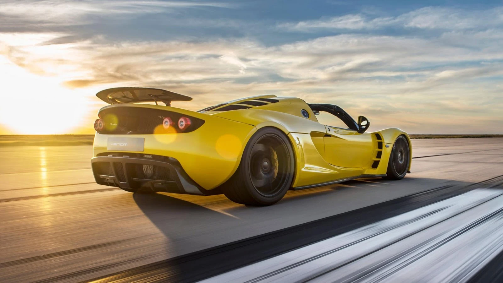 Siêu xe Hennessey Venom GT Spyder đạt tốc độ 427,5 km/h