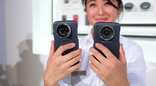 dua 'Mata Super' untuk kedua smartphone high-end tersebut guna memaksimalkan kemampuan kamera yang terpatri dibagian cover belakang perangkat.