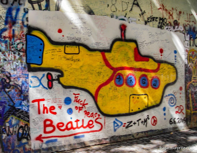 Grafite no Muro Lennon de Praga, homenagem a John Lennon
