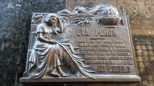 eva-peron-targa-recoleta