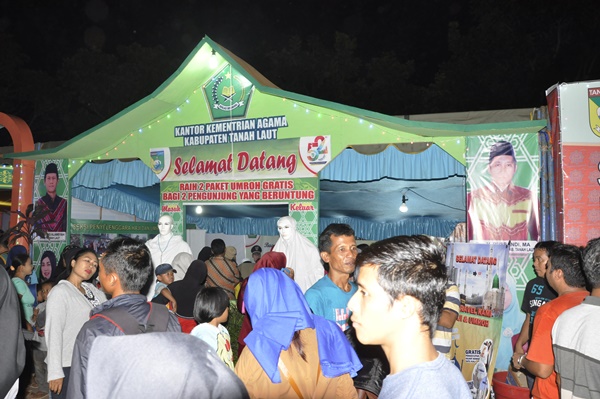 Stand Kemenag Diserbu Pengunjung