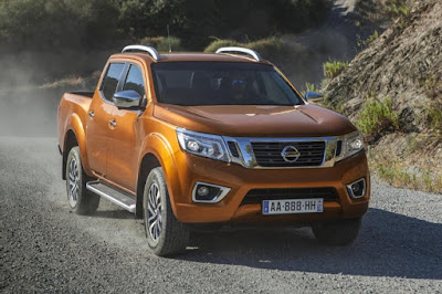 Nissan NP300 Navara Double Cab (2016) Front Side