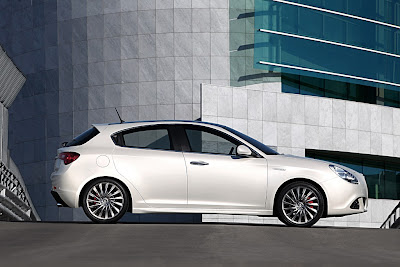 2011 Alfa Romeo Giulietta Side View