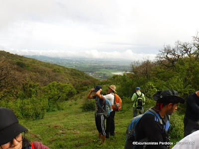 Ascendiendo los Picachos de Ixtlahuacán, en la Sierra el Travesaño